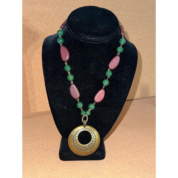 Avon SAQ brass medallion pendant necklace with green and brown beads 18 in VTG - Picture 1 of 3